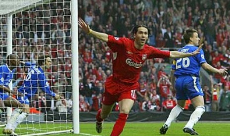 Luis Garcia sesaat mencetak 'gol hantu' ke gawang Chelsea di Liga Champions.