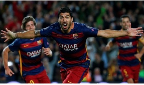 Luis Suarez saat merayaka golnya ke gawang Bayer Leverkusen.