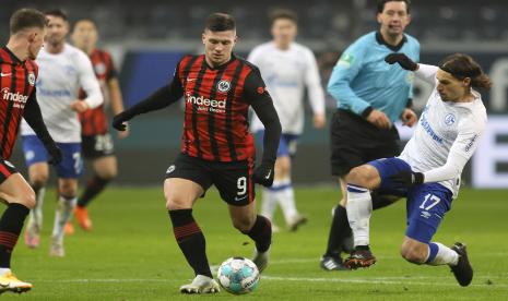 Luka Jovic menyumbang dua gol untuk kemenangan Eintracht Frankfurt atas Schalke 04 dengan skor 3-1 pada pertandingan lanjutan Liga Jerman, Senin (18/1) dini hari WIB.