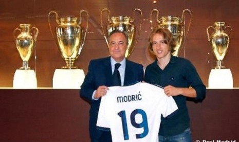 Luka Modric resmi berkostum Real Madrid.