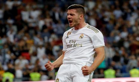 Striker Real Madrid asal Serbia, Luka Jovic. Madrid akan melepas Jovic musim panas Juni 2022 ini.