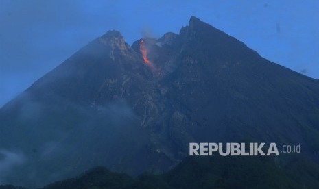 [ilustrasi] Luncuran lava pijar Gunung Merapi terlihat dari wilayah Balerante, Kemalang, Klaten, Jawa Tengah.