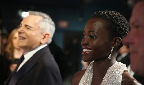 Lupita Nyong'o (kanan)