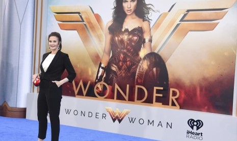 Lynda Carter pemeran Wonder Woman di era 80-an.