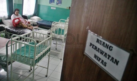   Hukum Nifas Menurut Imam Mazhab. Foto: Ruang perawatan nifas Puskesmas Tanah Abang di Jakarta Pusat, Selasa (4/2).    (Republika/Yasin Habibi)