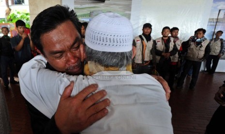 Relawan Medical Emergency Rescue Committe (Mer-c) tiba dari Gaza Palestina di Bandara Soekarno Hatta, Tangerang, Banten, Kamis (27/2). (Republika/Tahta Aidilla)