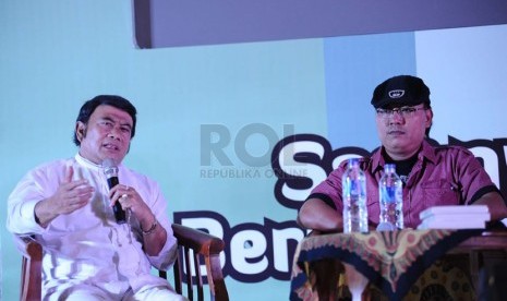   Penyanyi dangdut sekaligus calon presiden PKB Rhoma Irama, meluncurkan buku berjudul 