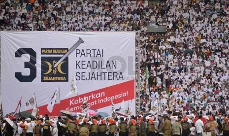  Ratusan ribu kader dan simpatisan Partai Keadilan Sejahtera (PKS) menghadiri kampanye terbuka di Gelora Bung Karno (GBK), Jakarta, Ahad (16/3). (Republika/Agung Supriyanto)