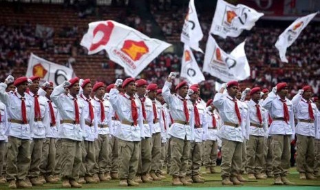   Satgas partai Gerindra menghadiri Hari Jadi partai Gerindra di Stadion Gelora Bung Karno, Jakarta Pusat, Ahad (23/3). (Republika/Agung Supriyanto)