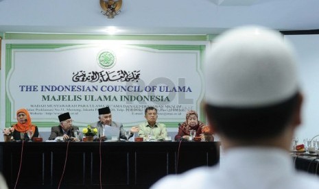  Pertemuan Forum Ukhuwah Islamiyah menyikapi pemilu legislatif di kantor MUI, Jakarta, Kamis (3/4).  (Republika/Tahta Aidilla)