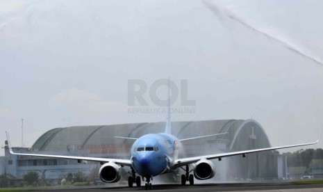   Pesawat Kepresidenan jenis Boeing Business Jet (BBJ)-2 saat tiba di Bandara Halim Perdanakusumah, Jakarta, Kamis (10/4).  (Republika/Wihdan)