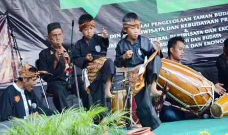  Penampilan pencak silat dalam acara 