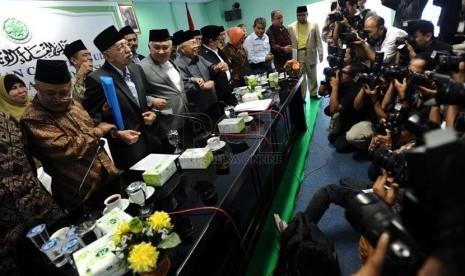   Pertemuan Forum Ukhuwah Islamiyah (FUI) Majelis Ulama Indonesia (MUI) yang dihadiri 56 ormas Islam di Jakarta, Senin (21/4). (Republika/Tahta Aidilla)