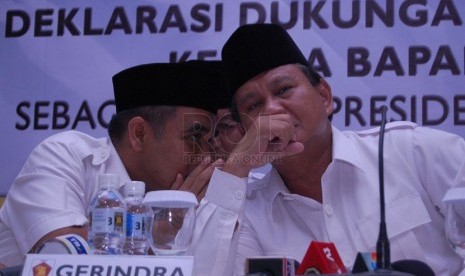 Prabowo Subianto (right) and Aburizal Bakri (file photo)