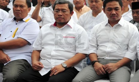   (dari kanan) Presiden PKS Anis Mata, Gubernur Jabar Ahmad Heryawan dan Wakil Walikota Bandung Oded saat menghadiri Deklarasi Pemenangan Prabowo - Hatta di Monumen Perjuangan Jabar, Dipatiukur, Bandung, Rabu(28/5). (foto: Septianjar Muharam)