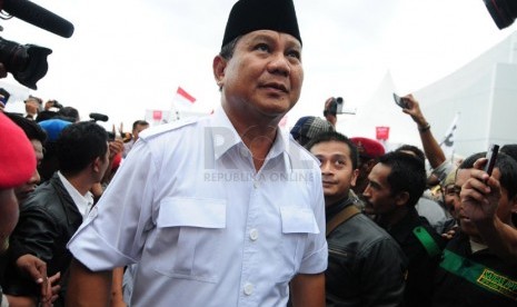   Calon Presiden Prabowo Subianto saat menghadiri Deklarasi Pemenangan Prabowo-Hatta di Monumen Perjuangan Jabar, Dipatiukur, Bandung, Rabu(28/5). (foto: Septianjar Muharam)