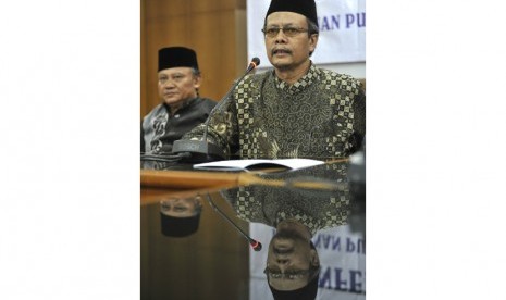  Ketua Bidang Tarjih dan Tajdid Pimpinan Pusat (PP) Muhammadiyah Yunahar Ilyas (kanan) 