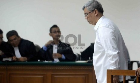  Mantan Ketua Mahkamah Konstitusi (MK) Akil Mochtar menjalani sidang pembacaan vonis di Pengadilan Tipikor Jakarta, Senin (30/6). (Republika/Agung Supriyanto)