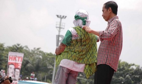 Capres nomor urut dua Jokowi, saat berkampanye di Lapangan Monumen Bandung Lautan Api (BLA), Kota Bandung, Kamis (3/6).   (Republika/Edi Yusuf)