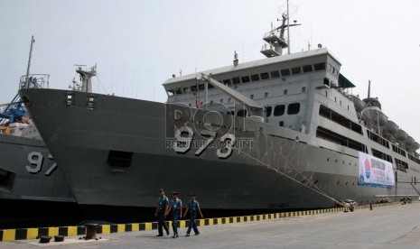   Kapal Perang KRI Tanjung Nusanive-973 yang akan berlayar menuju Kepulauan Seribu dalam program pesantren kilat 