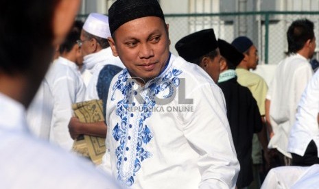  Warga binaan terkait tindak pidana korupsi mafia pajak, Gayus Tambunan, usai salat Idul Fitri 1435 H di Lapas Klas 1 Sukamiskin, Bandung, Jawa Barat, Senin (28/7).  (foto: Septianjar Muharam)