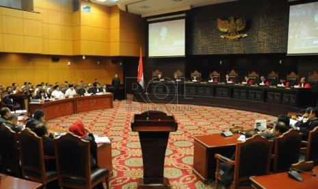  Sidang perdana perkara Perselisihan Hasil Pemilihan Umum (PHPU) Presiden dan Wakil Presiden Tahun 2014 berlangsung di Mahkamah Konstitusi (MK), Jakarta, Rabu (6/8). (Republika/Aditya Pradana Putra)