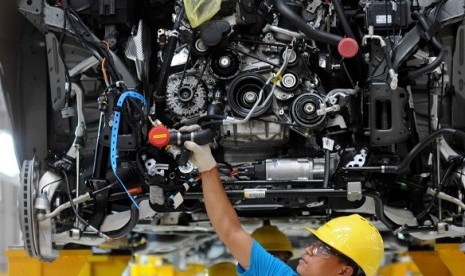 M-class serries of Mercedes Benz's car assembly in Bogor, West Java, on Wednesday.   