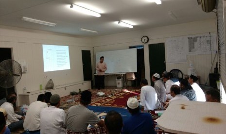 M Lutfi Hamidi memberikan pelatihan terjemah Quran mudah di Brisbane, Australia.