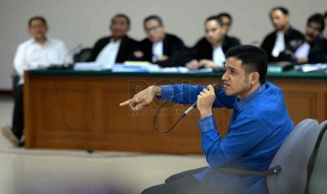 M. Nazaruddin usai menjadi saksi pada sidang lanjutan dugaan suap kasus proyek Hambalang dengan terdakwa Anas Urbaningrum di Pengadilan Tipikor Jakarta, Senin (25/8). (Republika/ Wihdan)