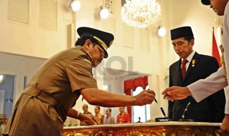  M Prasetyo dilantik oleh Presiden RI Joko Widodo sebagai Jaksa Agung di Istana Negara Jakarta, Kamis (20/11).  (Republika/ Tahta Aidilla)