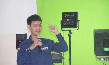 M Tsabith selaku Direktur BSI TV hadir sebagai narasumber BSI Digination dan mengajak peserta untuk membuat sebuah program TV dan Reportase Berita