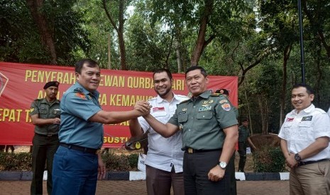 Mabes TNI menerima 20 ekor sapi bantuan hewan kurban Idul Adha 1440 H untuk dibagikan kepada masyarakat.