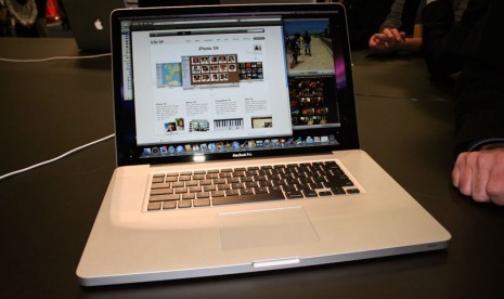 MacBook Pro 17 Inchi