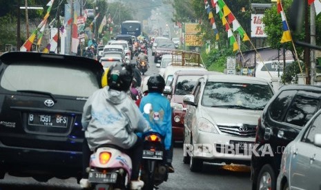  Macet: Kemacetan lalu lintas di kawasan Lembang, Kabupaten Bandung Barat, Sabtu (7/5).