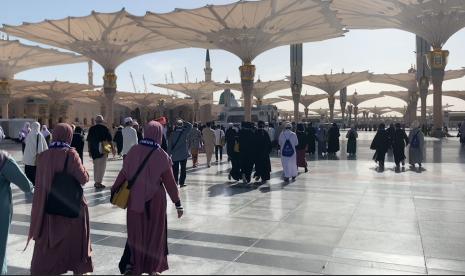 Madinah menjadi tempat berdirinya Masjid Nabawi tempat dimana Rasulullah SAW dimakamkan.