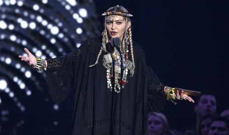 Madonna saat tampil di MTV Video Music Awards di Radio City Music Hall di New York, 20 Agustus 2018.