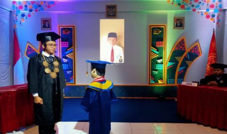 Ilustrasi wisuda online.