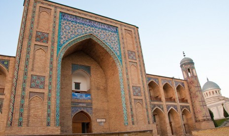 Gelombang Islam di Asia Tengah memiliki catatan sejarahnya tersendiri. Salah satu yang menjadi saksinya adalah Madrasah Kukeldash kuno yang terletak di jantung kota tua Tashkent.