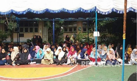 Madrasah Muallimaat Muhammadiyah Yogyakarta menyelenggarakan pentas budaya di halaman Madrasah Muallimaat Muhammadiyah, Rabu (13/12). 