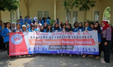 Mahasiswa ABA BSI dan STIBA Nusa Mandiri mengikuti kunjungan ke Museum Fatahillah.