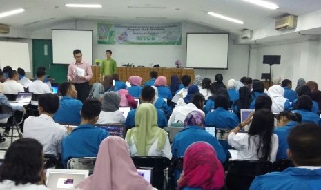 Mahasiswa Akuntansi AMK BSI  Jakarta mengikuti ujian sertifikasi MYOB. 