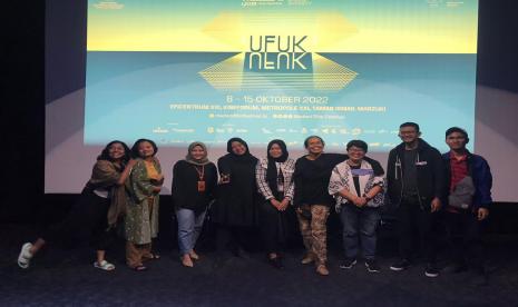 Mahasiswa ARS University saat mendapatkan penghargaan di ajang Madani International Film Festival