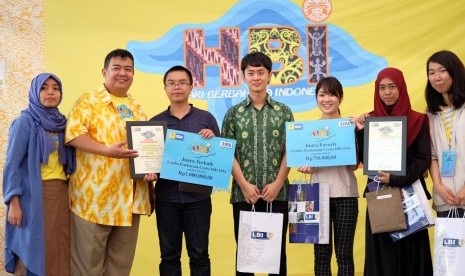 Mahasiswa asing UAD menjadi juara lomba Hari Berbahasa Indonesia di UI.