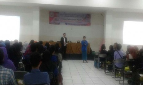 Mahasiswa ASM BSI antusias mengikuti Seminar The Best Service Excellence di  Jakarta,  Senin (23/5).