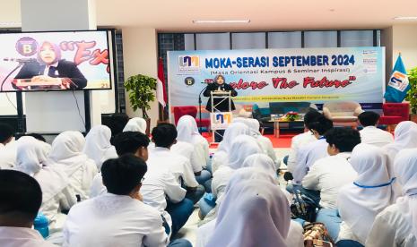 Mahasiswa baru Universitas Nusa Mandiri (UNM) resmi disambut dengan sambutan yang nggak biasa dari sang Rektor, Prof Dr Dwiza Riana. 