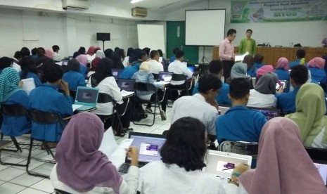 Mahasiswa BSI mengikuti uji kompetensi dan sertifikasi MYOB.