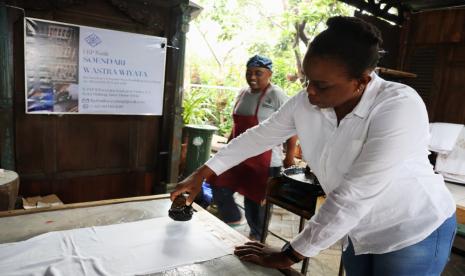 Mahasiswa internasional Universitas Muhammadiyah Malang (UMM), Aminata Yamama Dawo mengaku, terpesona dengan kain batik Indonesia.  Dia juga ingin membuat pakaian batik dan membuka bisnis di Afrika Barat. 