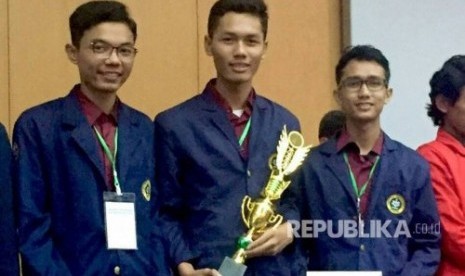 Mahasiswa IPB berhasil menjuarai lomba karya tulis mahasiswa tingkat nasional bidang maritim yang diadakan oleh Universitas Hasanuddin (Unhas) Makassar. 