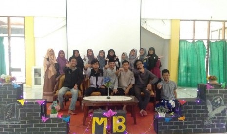 Mahasiswa IPB mengikuti talk show 