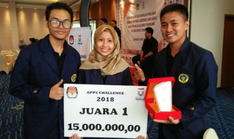 Mahasiswa IPB pemenang Apps Challenge Sosialisasi Pilkada.